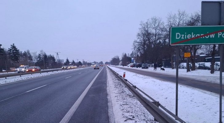 Obecna DK7 na tym fragmencie posiada po dwa pasy. Droga ekspresowa S7 będzie mieć po trzy pasy. Fot. GDDKiA