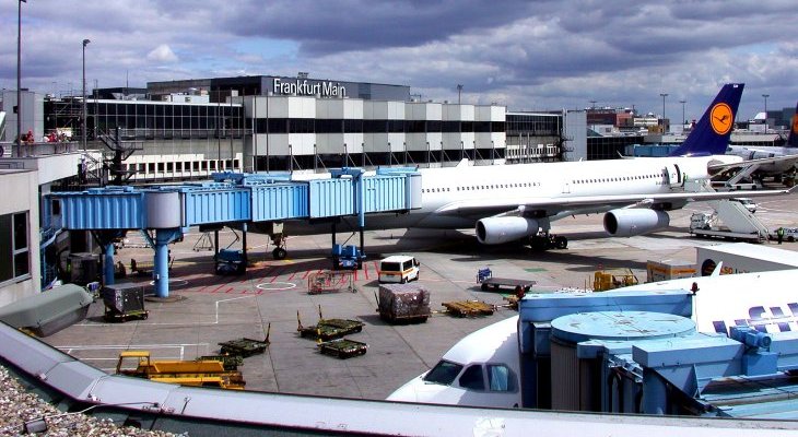 Rękaw lotniczy na lotnisku we Frankfurcie. Fot. Melkom/wikimedia