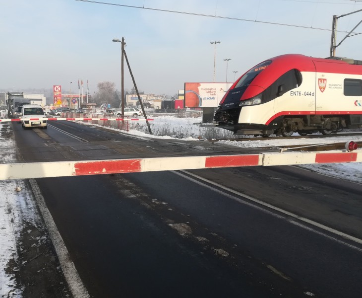 Przejazd we Wrześni. Fot. Radek Śledziński/PKP PLK