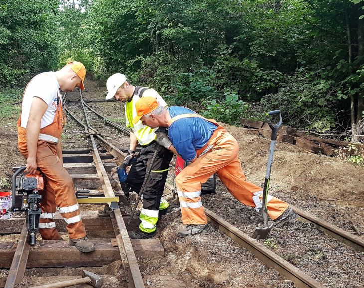 Prace na linii kolejki wąskotorowej. Kamil Domański/PKP PLK