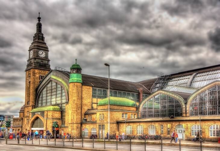Dworzec kolejowy w Hamburgu. Fot. Leonid Andronov / Adobe Stock