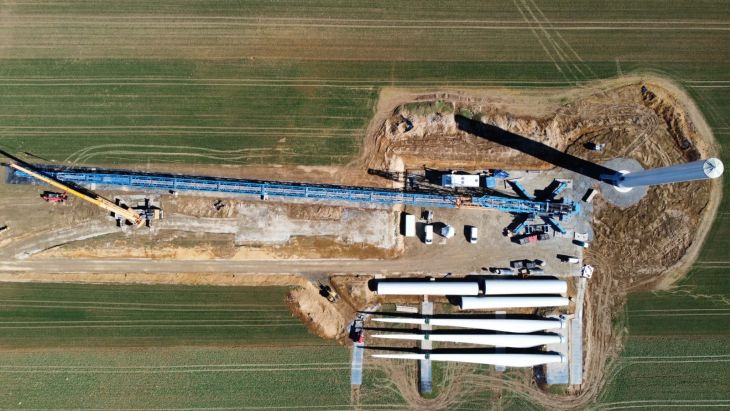 Montaż turbin wiatrowych na FW Szybowice. Fot. Energa