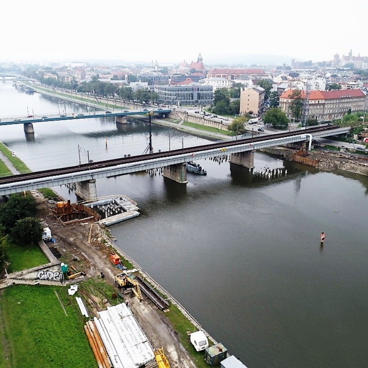 Budowa mostu kolejowego w Krakowie. Fot. inzynieria.com