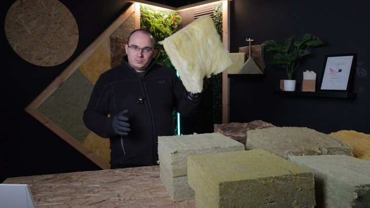Test wełny mineralnej. Fot. mat. własne