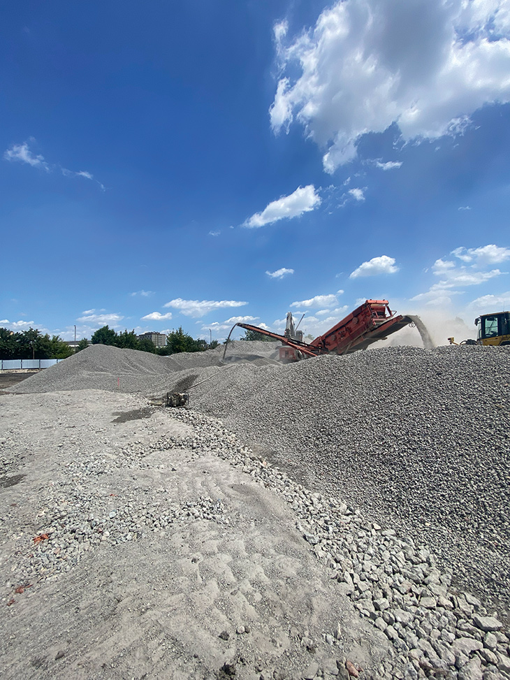 FOT. 2a. | Recykling betonu bezpośrednio na placu budowy do zastosowania jako materiał do kolumn żwirowych