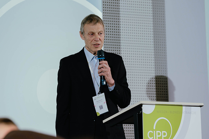 dr inż. Andrzej Kolonko podczas swojego wystąpienia na konferencji CIPP2024. Fot. Quality Studio