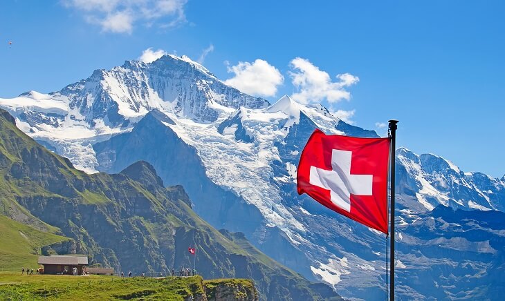 PKB Szwajcarii to 679 mld USD. Fot. Natali Glado / Shutterstock