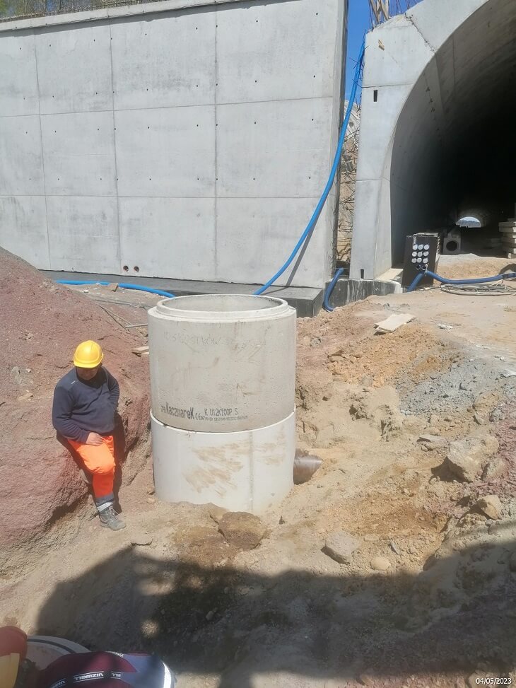 Odwodnienie tunelu: montaż studni. Fot. GDDKiA
