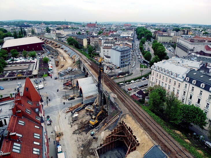 Zabytkowy wiadukt kolejowy nad ul. Grzegórzecką - plac budowy. Fot. PKP PLK
