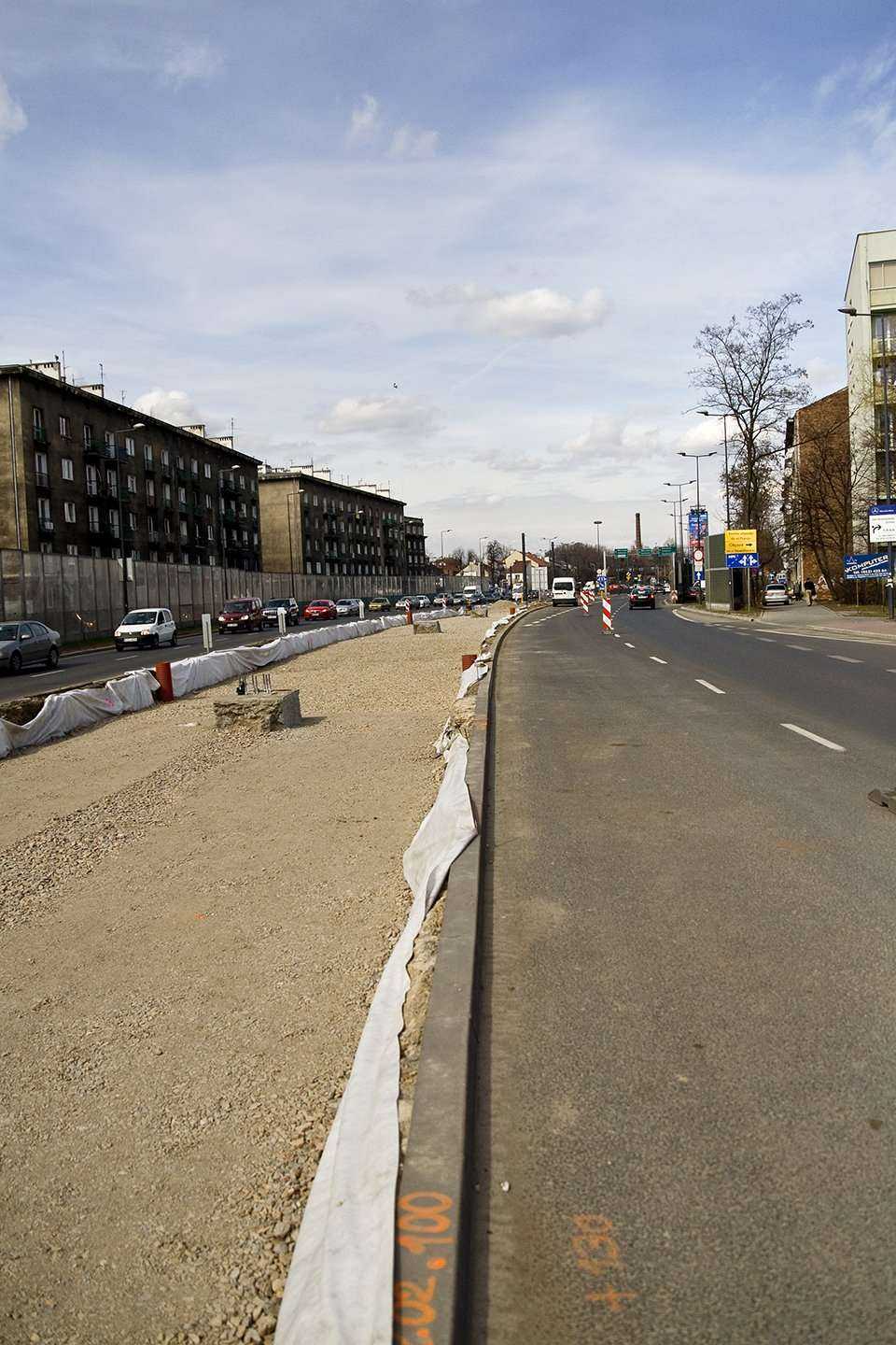Budowa linii szybkiego tramwaju przy ul. Kotlarskiej. Stan na 30 marca 2010