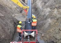 2009 r. Łódź - Renowacja rurociągu żeliwnego metodą swageliningu rurami PEHD WehoPipe 800 mm. Ekspresowe tempo po wycofaniu z budowy wadliwych rur innego producenta.
