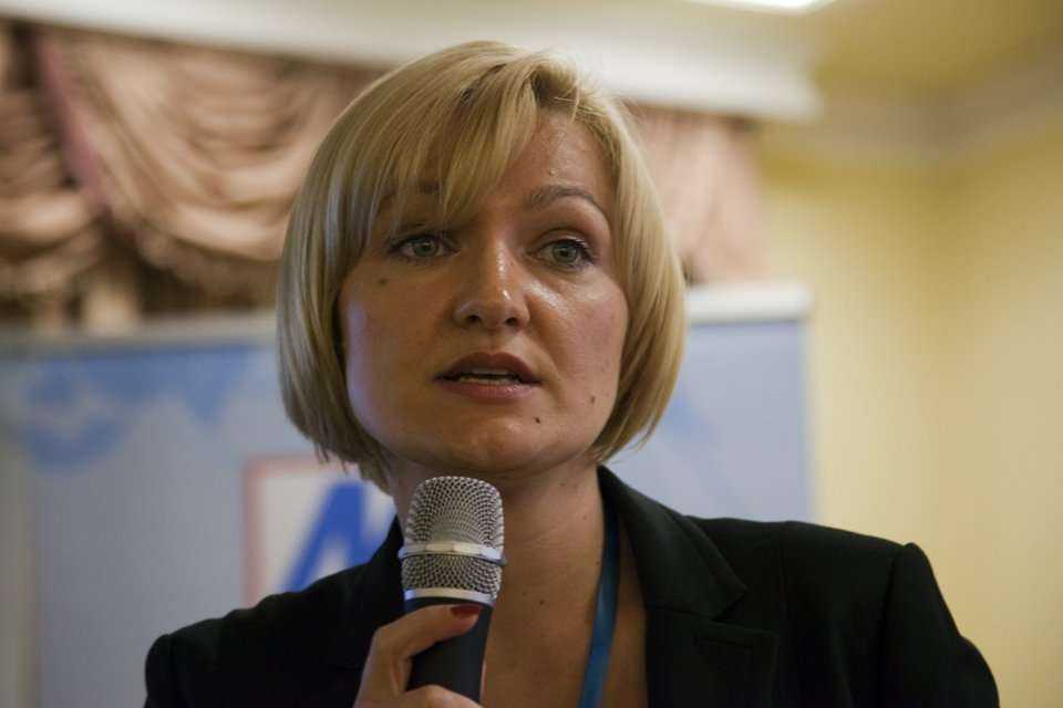 Małgorzata Hawro, członek zarządu oraz dyrektor ds. finansowych PWiK Głogów, omówiła 
zagadnienie wprowadzania opłat za wody opadowe i roztopowe w Głogowie / fot. inzynieria.com