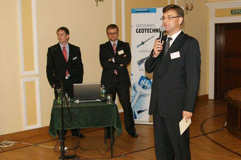 Przedstawiciele firmy Geobrugg Protection Systems Partner in Poland oraz mgr inż. Przemysław Nowak, Aarsleff sp. z o.o. / Fot. www.inzynieria.com