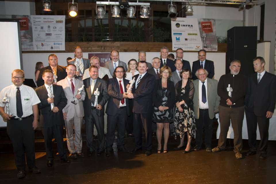 Laureaci oraz członkowie Komisji przyznającej nagrody TYTAN 2010