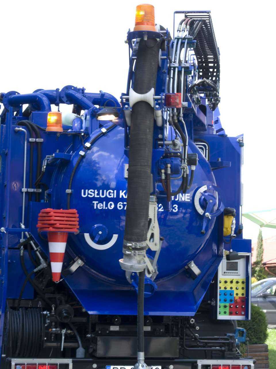 Pokaz pojazdu do ciśnieniowego czyszczenia z recyklingiem firmy ASSMANN prezentuje wyłączny dystrybutor w Polsce \