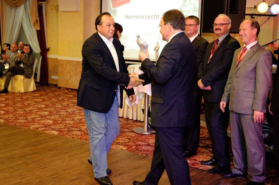 Dymitr Petrow-Ganew z firmy Herrenknecht AG odbiera nagrodę TYTAN 2012 w kategorii 