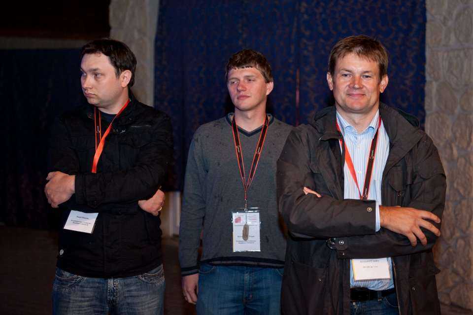 Od lewej: Paweł Motyka, Maksymilian Wojda - Przedsiębiorstwo Techniczno-Handlowe CERTECH, Krzysztof Czudec - HEADS sp. z o.o. Fot. Quality Studio dla www.inzynieria.com