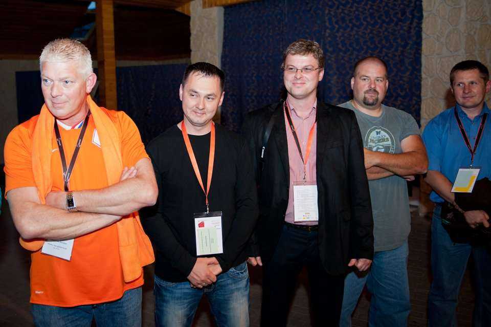 Od lewej: Rudolf Van Zweden, Klaudiusz Maślak, Krzysztof Dydel z firmy Terma Technologie sp. z o.o., Mike Walk, Krzysztof Kublik z firmy JL Maskiner sp. z o.o. i HAMMERHEAD. Fot. Quality Studio dla www.inzynieria.com