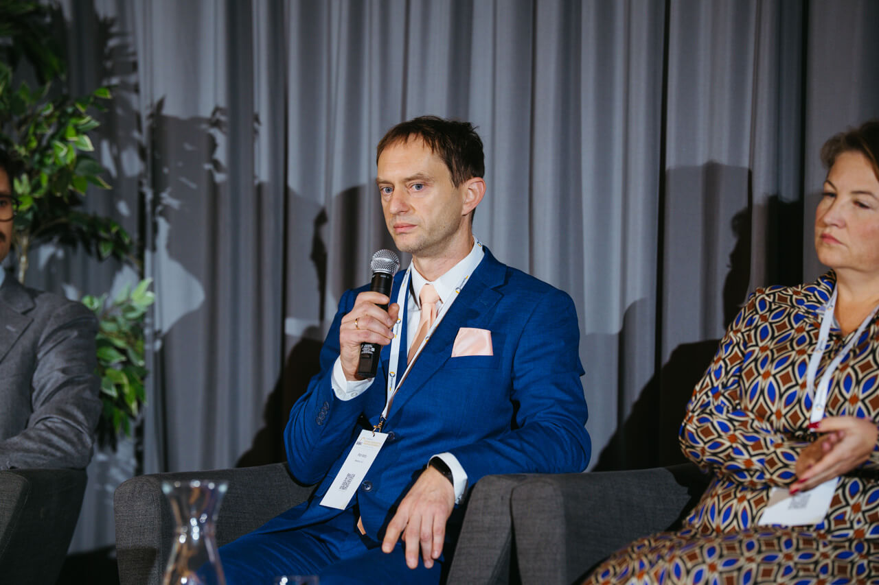 Od lewej: dr inż. Piotr Kanty (Grupa Mendard) i Julita Borkowska (GDDKiA). Fot. Quality Studio dla www.inzynieria.com