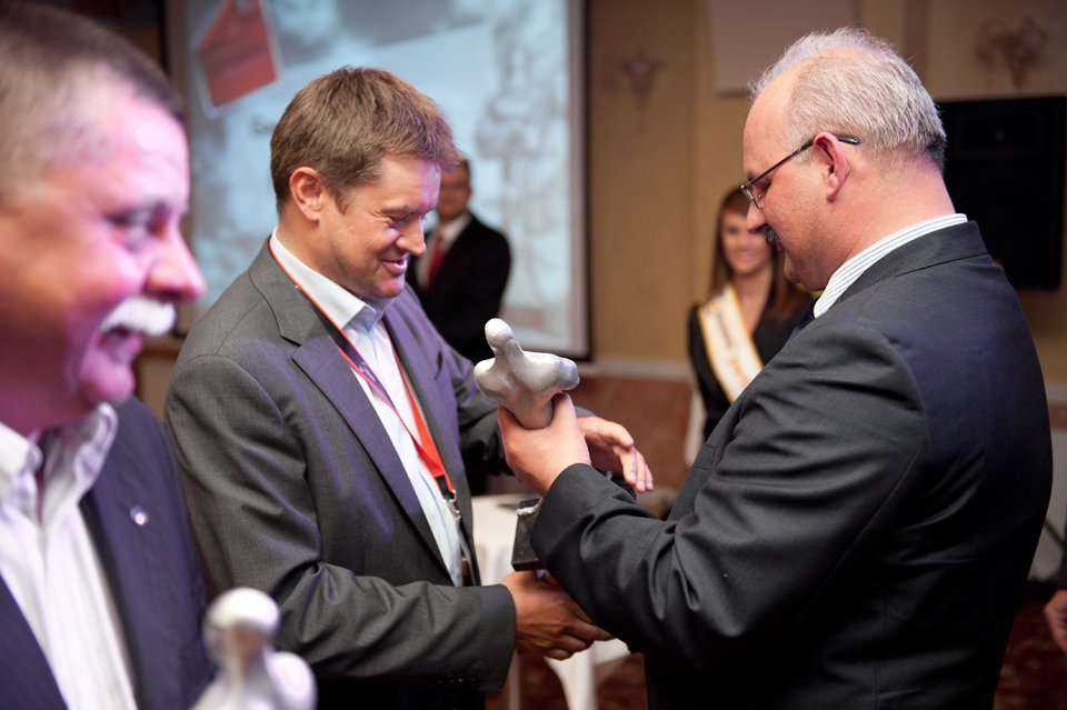 Krzysztof Czudec z firmy HEADS sp. z o.o. odbiera nagrodę TYTAN 2013 w kategorii 