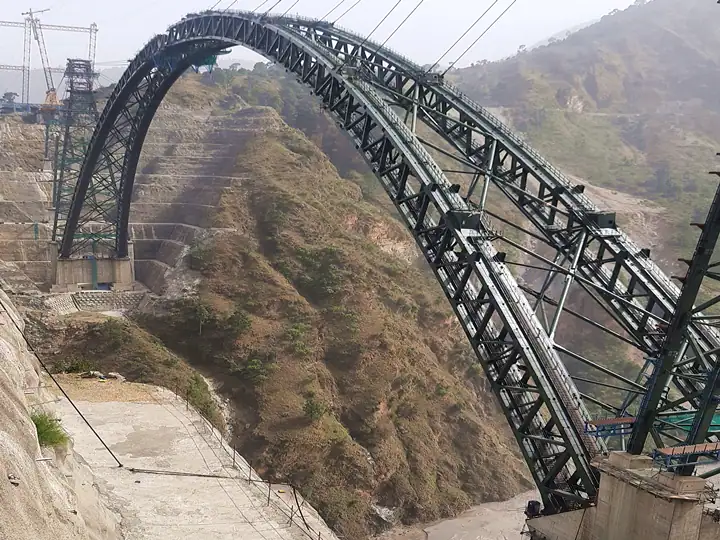 Zdjęcie Chenab Bridge fot. abplive.com
