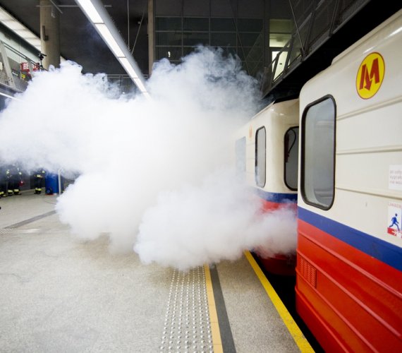 Warszawa: ćwiczenia strażaków w metrze