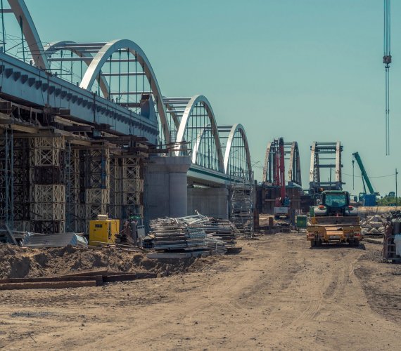 Rail Baltica: budowa drugiej nitki mostu przez Bug