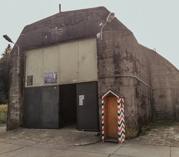 Tunel schronowy w Stępinie. Tu Hitler spotkał się z Mussolinim