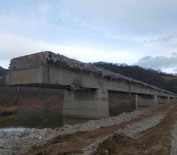 Rozbiórka mostu w Kurowie. Zostanie tylko przyczółek