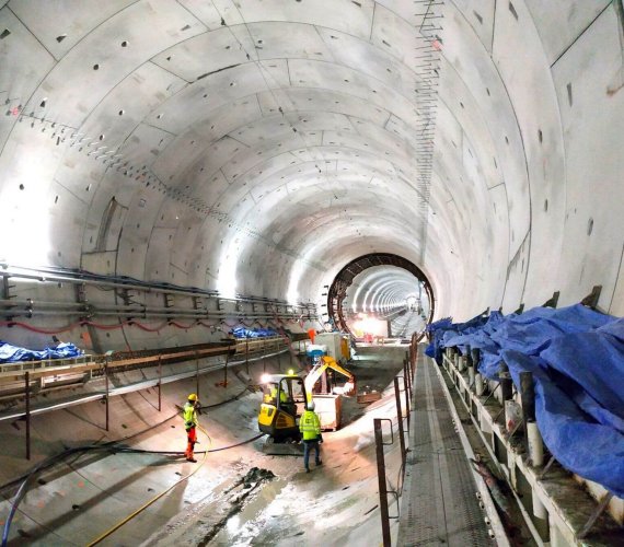 Tunel w Świnoujściu. Budowa konstrukcji pod jezdnię