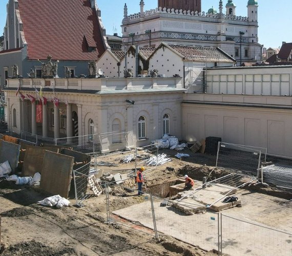 Poznań – archeolodzy badają starą stację transformatorową. Zdjęcia!
