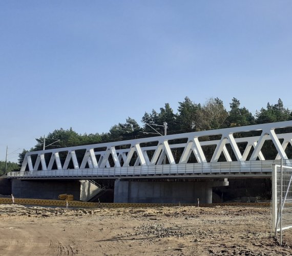 Mazowsze: koniec budowy wiaduktu kolejowego