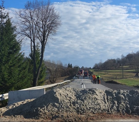 Rozpoczęli odbudowę drogi w Małopolsce. Pierwsze zdjęcia