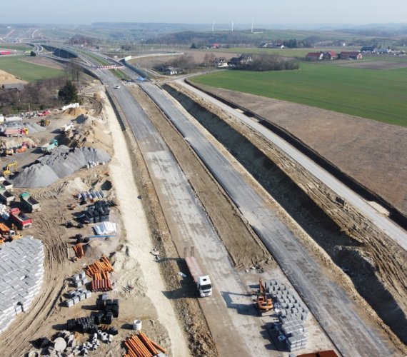 Ostatnie miesiące budowy odcinka drogi S7