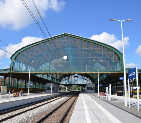 Stacja Legnica z odnowioną halą peronową i po przebudowie [zdjęcia]