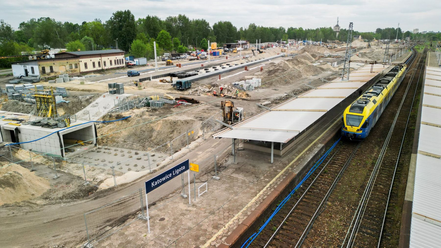 Stacja kolejowa Katowice Ligota w przebudowie. Fot. Łukasz Hachuła/PKP PLK