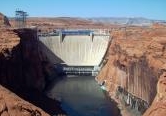 Elektrownia wodna w Glen Canyon w  Arizonie (USA). Fot. Adbar / Wikipedia Commons