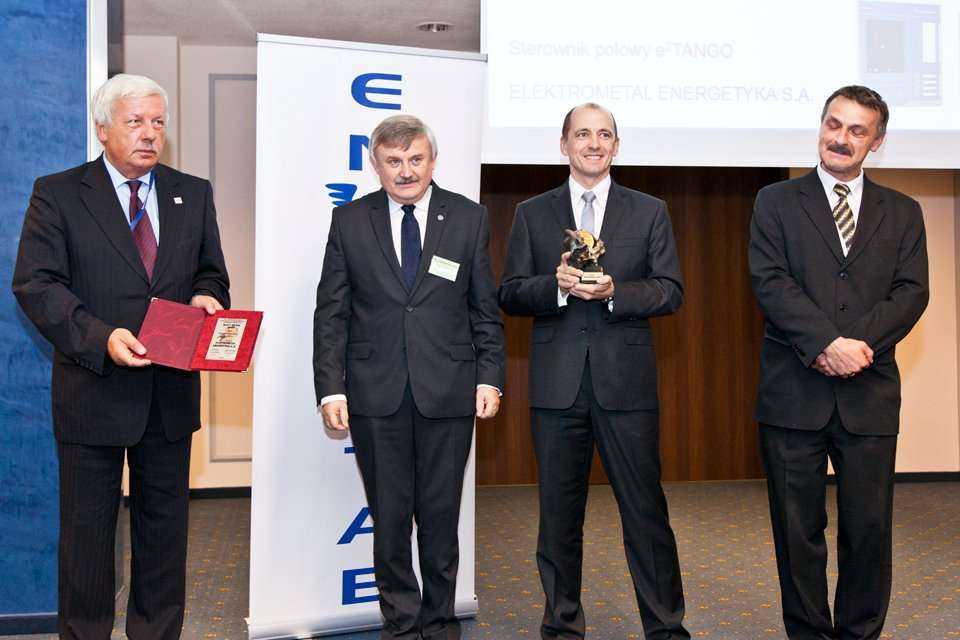 Uroczystość wręczenia nagród i wyróżnień - Złoty Medal 28. Międzynarodowych Energetycznych Targów Bielskich ENERGETAB 2015 za sterownik polowy e2TANGO otrzymała firma Elektrometal Energetyka S.A. / fot. 
