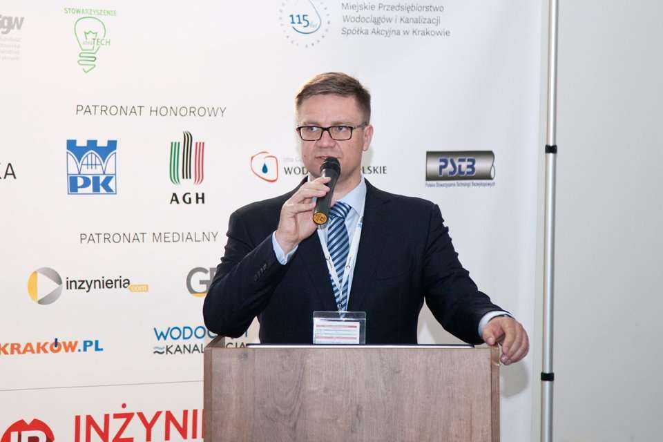 Oficjalne otwarcie konferencji - Paweł Kośmider, prezes Wydawnictwa INŻYNIERIA sp. z 
o.o. / fot. Quality Studio dla www.inzynieria.com