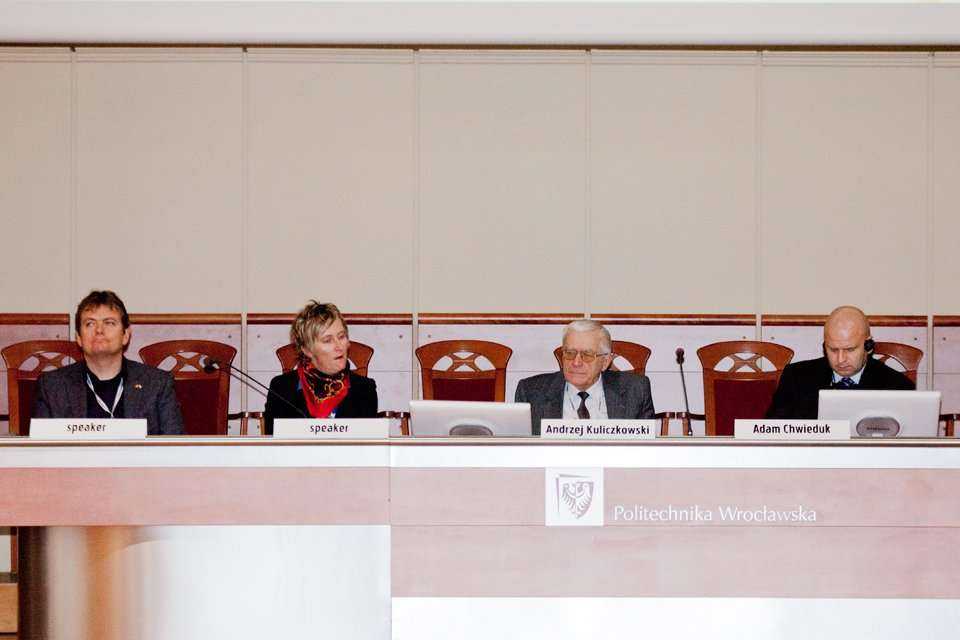 Od lewej: Horst Goerg - Uniwersytet w Siegen, Barbara Prommegger - HOBAS, prof. dr hab. inż. Andrzej Kuliczkowski - Politechnika Świętokrzyska, Adam Chwieduk - MPWiK w Warszawie / fot. inzynieria.com