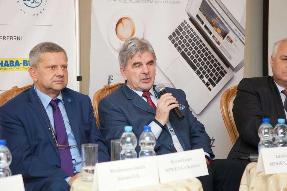 Od lewej: yszard Langer, MPWiK S.A. w Krakowie; Zdzisław Olejczyk, MPWiK S.A. we Wrocławiu. Panel dyskusyjny pt. 