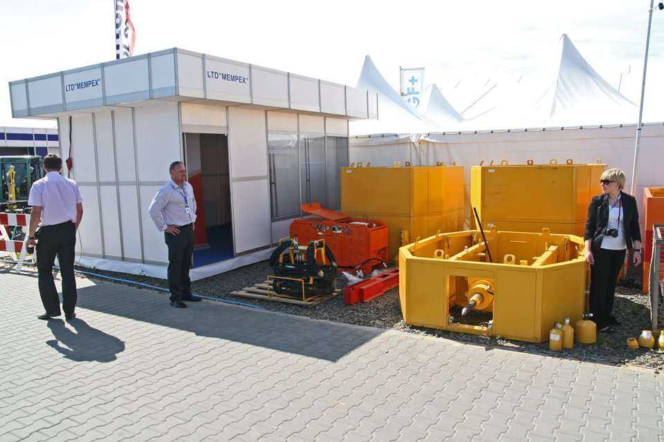 Wystawa maszyn i urządzeń w trakcie bydgoskich targów WOD-KAN 2011. Fot. www.inzynieria.com