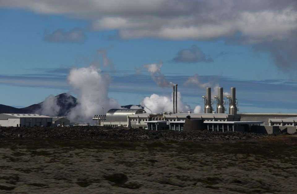 Islandzka kogeneracyjna elektrownia geotermalna Svartsengi