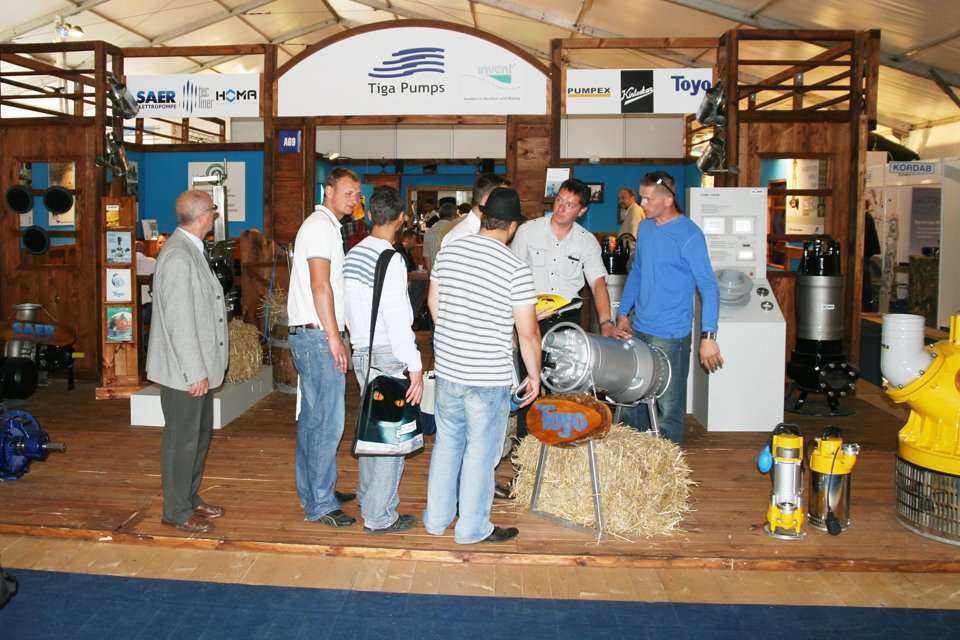 Wystawa maszyn i urządzeń w trakcie bydgoskich targów WOD-KAN 2011. Fot. www.inzynieria.com