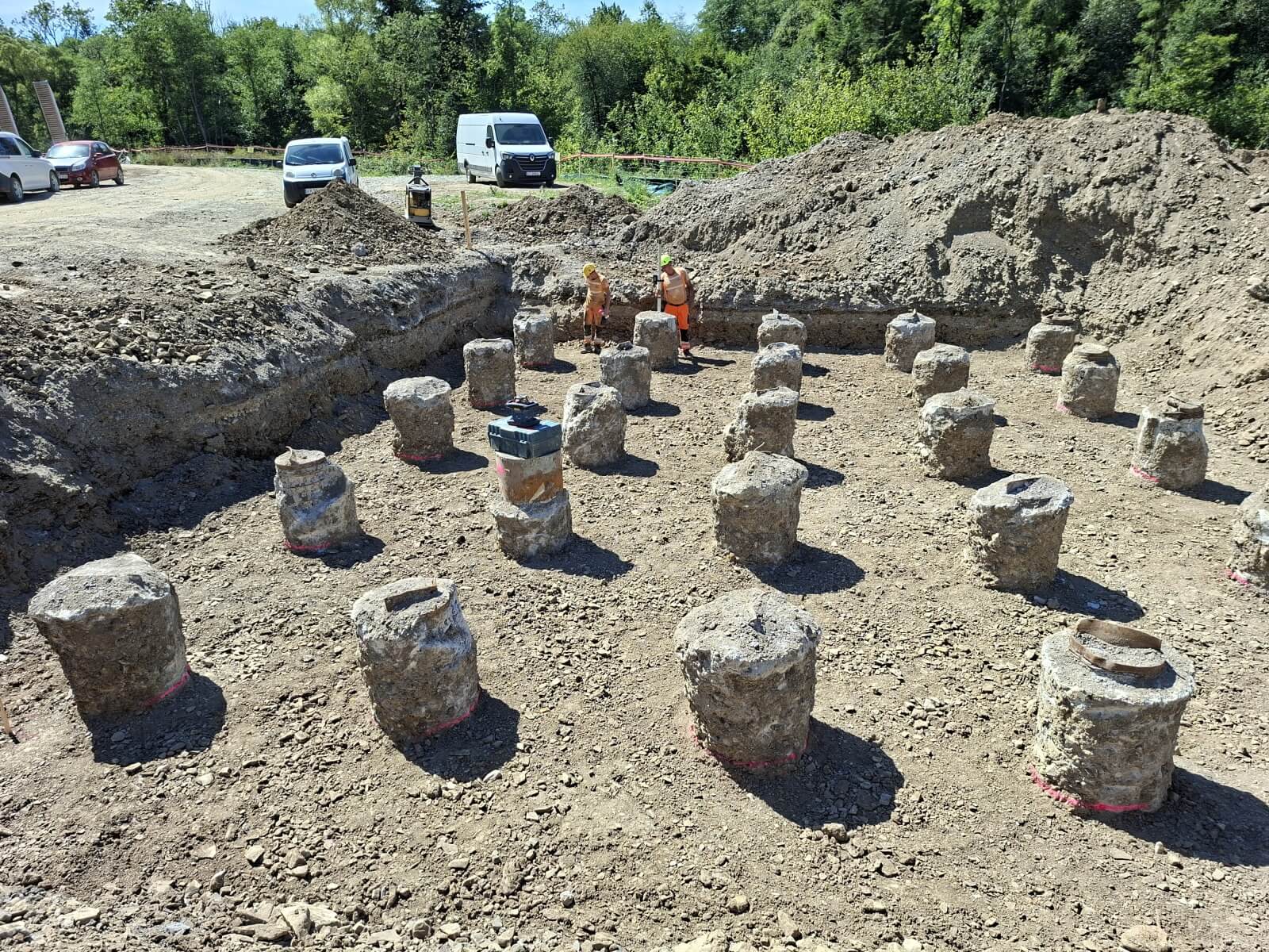 Odkopane pale fundamentowe podpory. Fot. GDDKiA