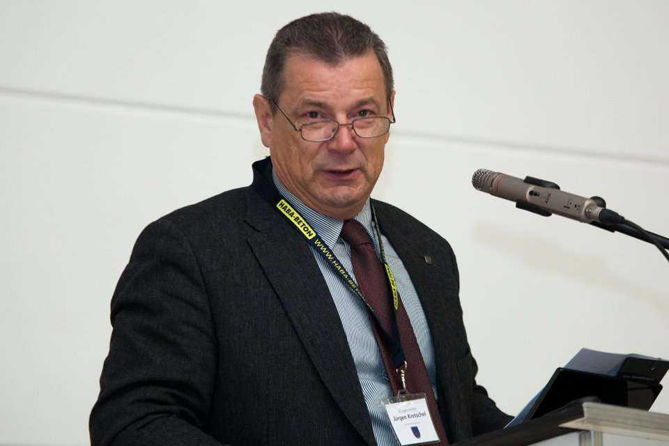 Burmistrz miasta Naunhof/Großsteinberg Jürgen Kretschel podczas obrad seminaryjnych. Fot. www.inzynieria.com