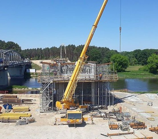 Budowa mostu przez Wartę niedaleko Poznania