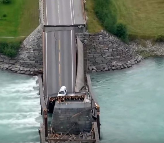 W Norwegii zawalił się 10-letni most