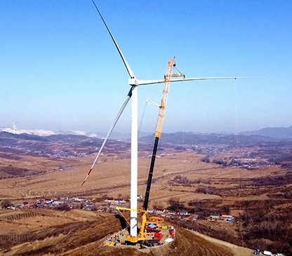 Rekordowy dźwig kołowy do montażu turbin wiatrowych [FILM]