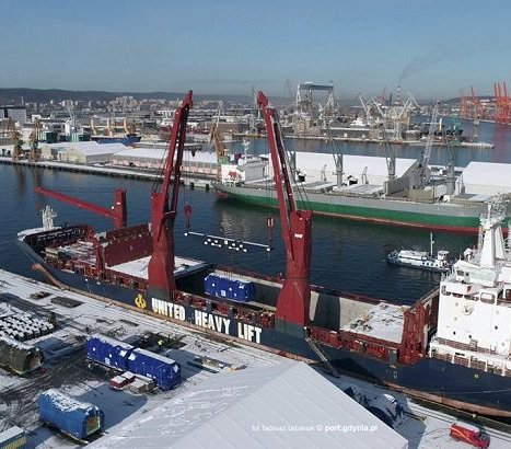 Port Gdynia – załadunek olbrzymich generatorów